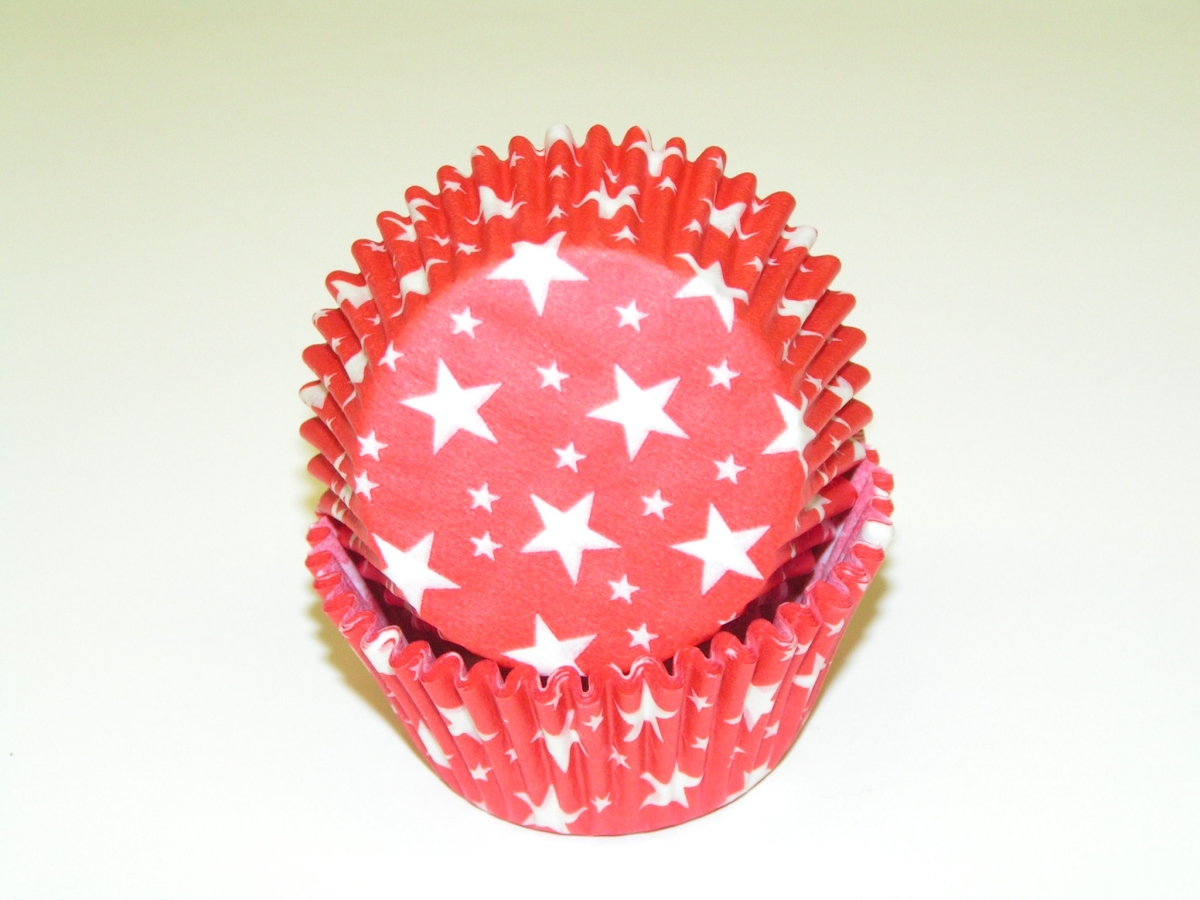 -450C STAR RED 1.25 x 2 in. Greaseproof Baking Cup with Star Design - Red - 1000 Piece
