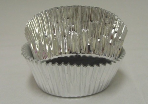 5A SILVER FOIL BAKING CUP 1.25 x.75 in. Foil Baking Cup with Greaseproof Liner - Silver - 1000 Piece