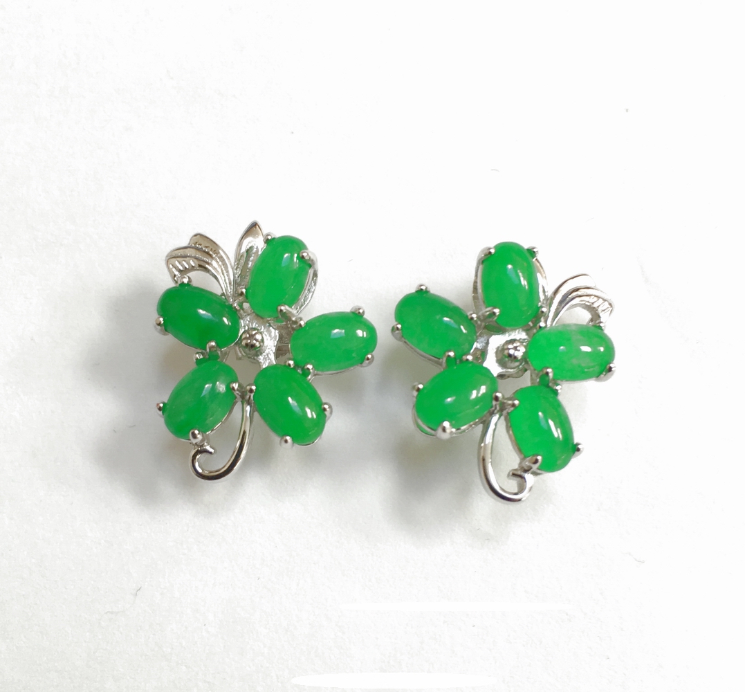 2S-729J Sterling Silver Flower Earring with Burmese Green Jade