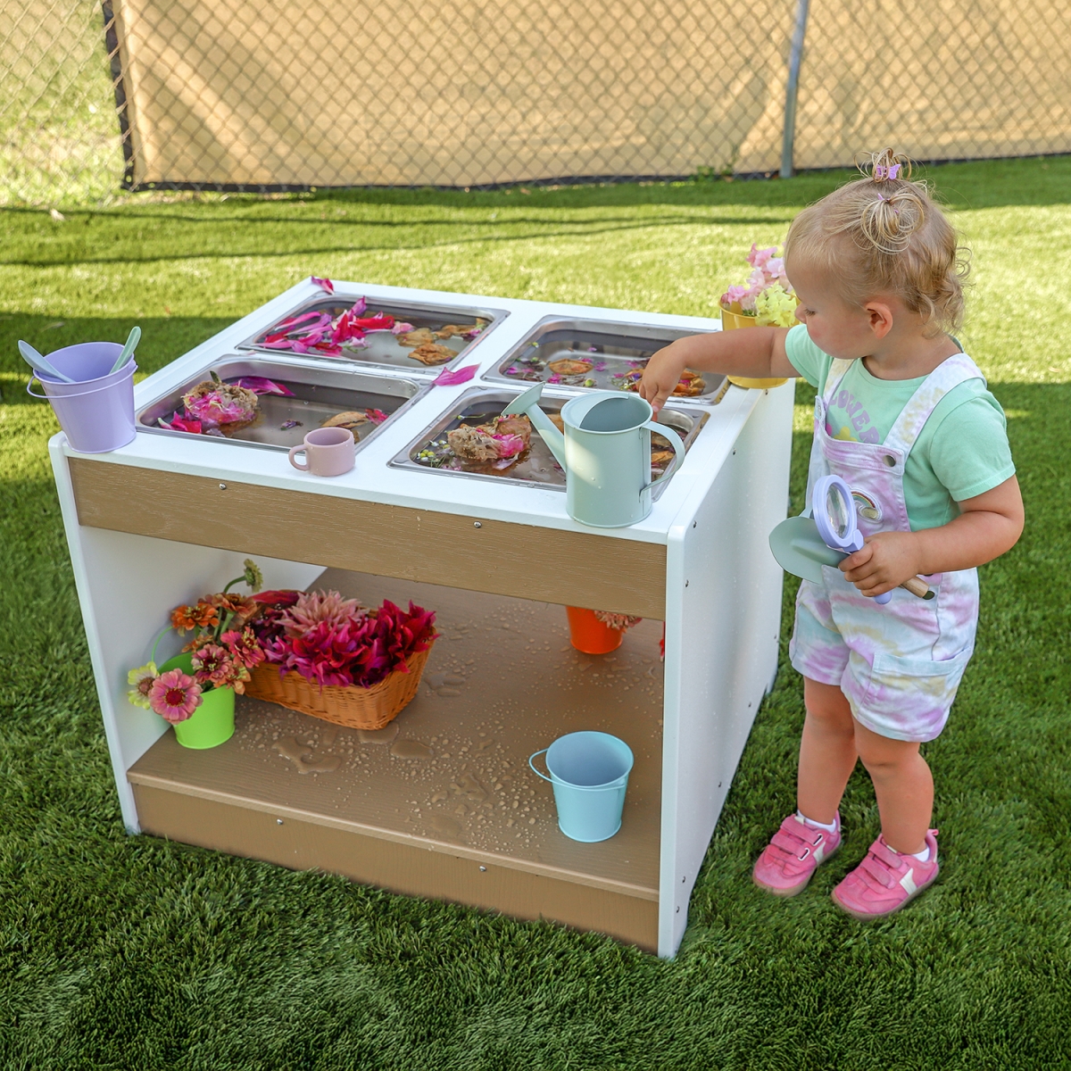 WB2723 outdoorED™ Sensory Table