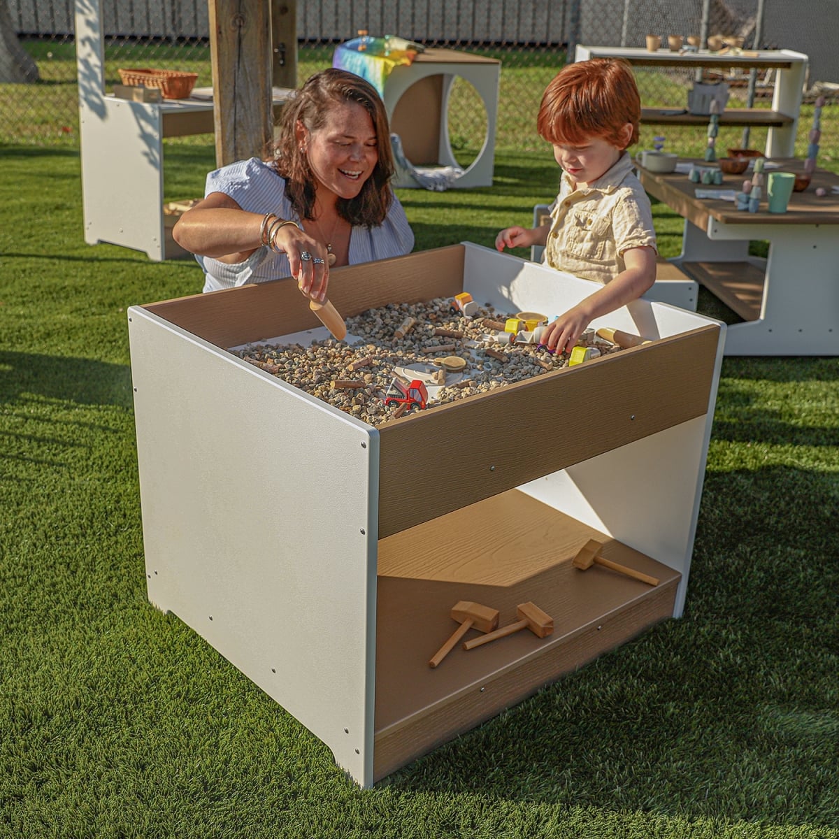 WB2728 outdoorED™ Big & Wide Table