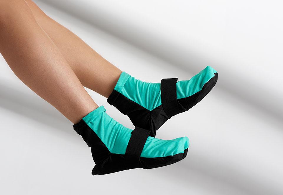 Picture of Beken BK3290 Hot & Cold Pain Relieving Gel Socks