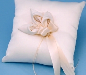 Picture of Ivy Lane Design A01075RP/IVO Calla Lily Ring Pillow - Ivory