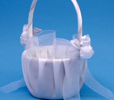 Picture of Ivy Lane Design 41V Amour Flower Girl Basket - White