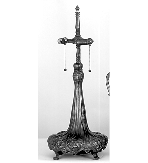 15441 29 Inch Golden Lily Base/3lt Inch S Inch Clstr