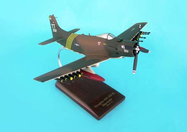 Picture of Daron Worldwide Trading B7140 A-1H (AD-6) Skyraider (USAF) 1/40 AIRCRAFT