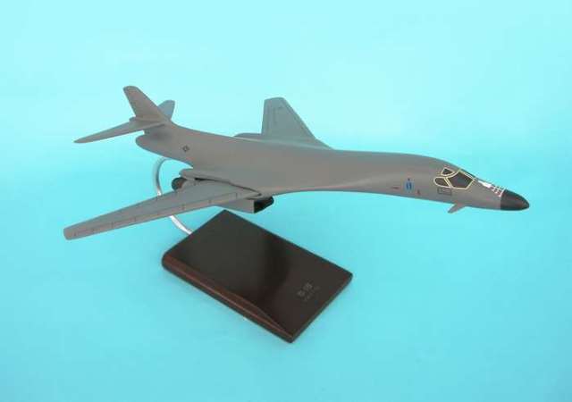 Picture of Daron Worldwide Trading B2610 B-1B Lancer 1/100 AIRCRAFT
