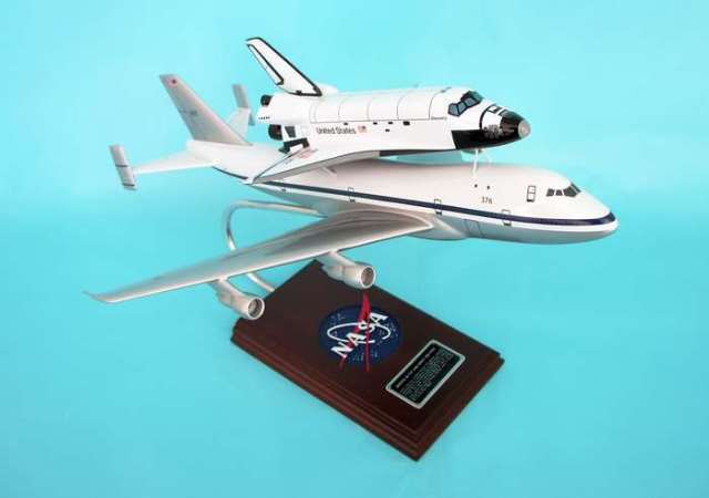 Picture of Daron Worldwide Trading SE0010W B747 W/ Space Shuttle 1/144 AIRCRAFT