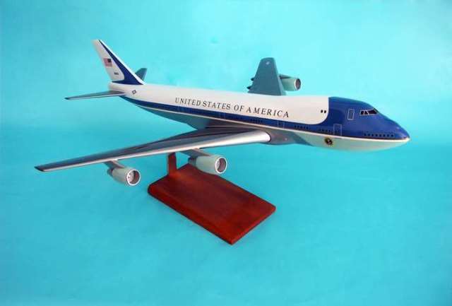 Picture of Daron Worldwide Trading B11310 VC-25A B747-200 Air Force One 1/100 AIRCRAFT