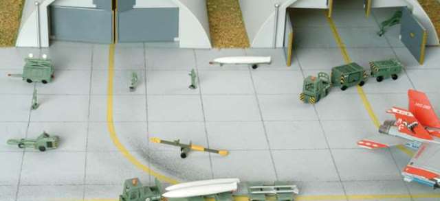Picture of Daron Worldwide Trading  HE551687 Herpa Military Ground Support Equipment 1/200