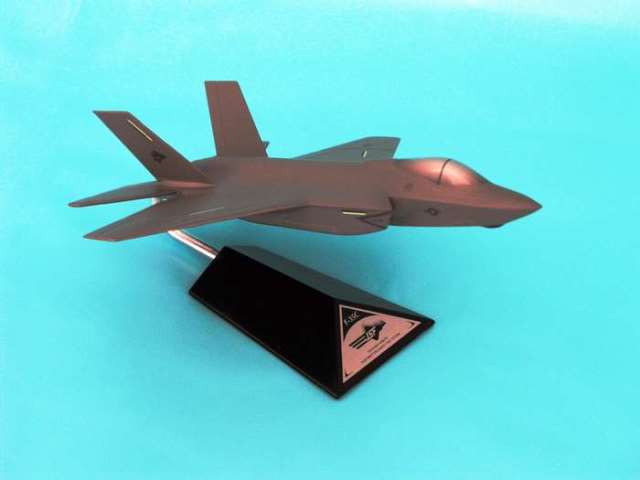 Picture of Daron Worldwide Trading C6572 F-35C JSF-USN 1/72 AIRCRAFT