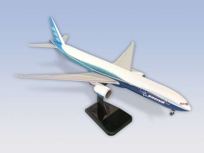 Picture of Daron Worldwide Trading  HG3763G Hogan Boeing 777-300ER 1/200