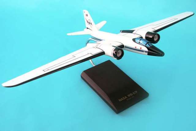 Picture of Daron Worldwide Trading E2872 WB-57F 1/72 AIRCRAFT