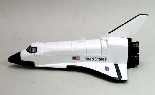 Picture of Daron Worldwide Trading  DYT1066 Flying Space Shuttle On A String