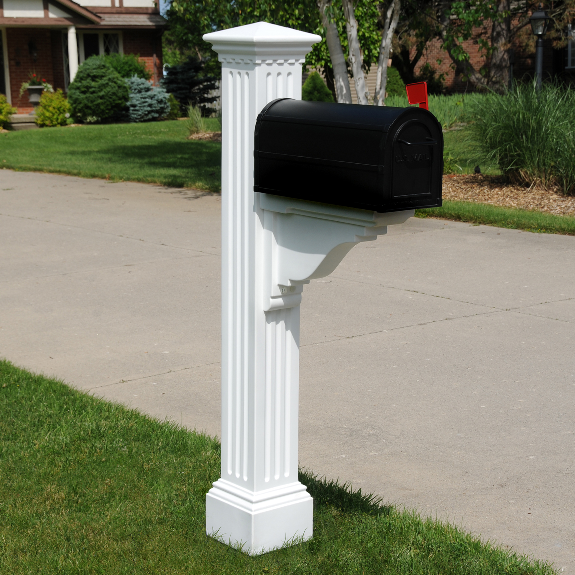 Picture of Mayne 5852W Manchester Mail Post - White