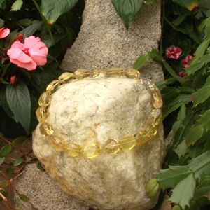 18 in. 25 x 18mm Nugget Lemon Quartz Necklace