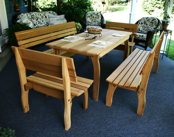 70 in.L x 32 in.W Cedar Chickadee Dining Set
