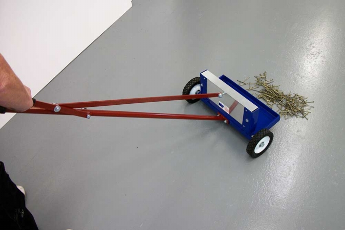 Picture of AMK LRM-14 14 in. Lever Release Magnetic Sweeper