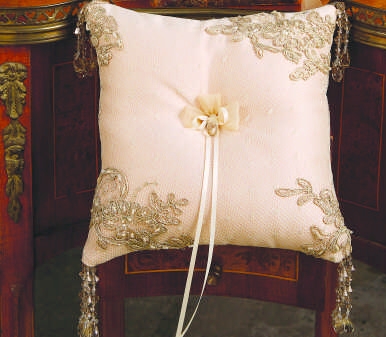 Picture of Ivy Lane Design 226BI Bella Donna Ring Pillow - Ivory