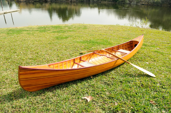 K080 Canoe With Ribs Curved Bow 12 Feet
