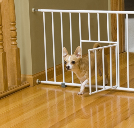 Picture of Carlson 0680PW Mini Gate with Pet Door