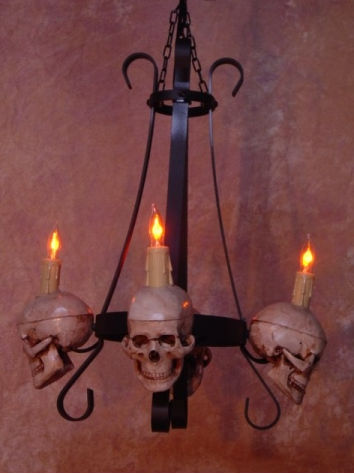 Chandelier Skull-Metal  4 Medium Skulls on Metal Frame
