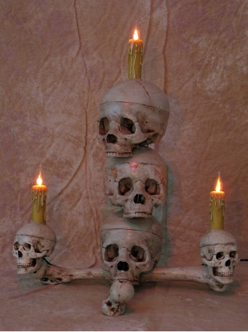 DIS-200 Skull Display  Tower of 3 Partial Skulls on Crossbones with Two Small Skulls