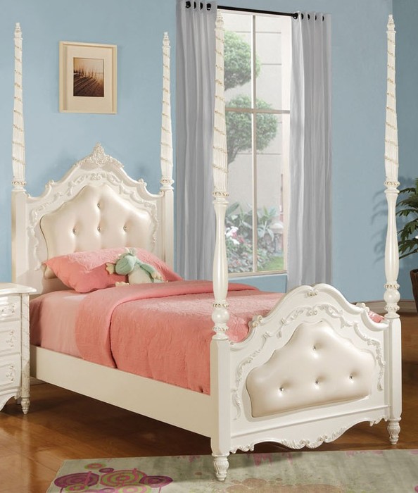 Acme Furniture 11000T Pearl White Post Bed with Cushioned Pattern Footboard