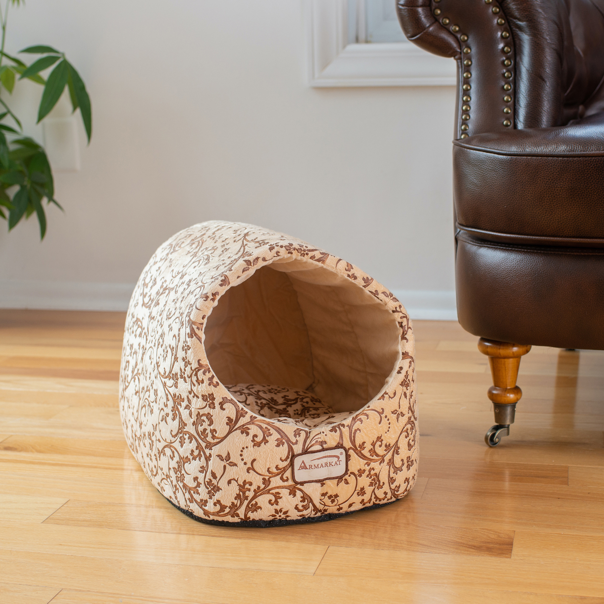 Picture of AeroMark C11HYH-MH Armarkat Cat Bed with Flower Pattern, Beige C11HYH-MH