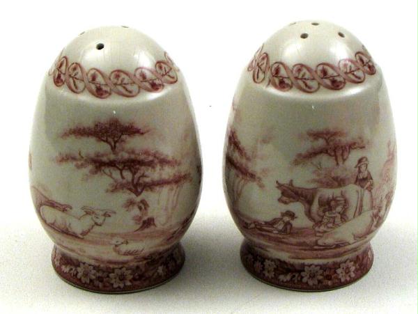 Picture of International Wholesale Gifts 01-59141 Red Glass Salt & Pepper set
