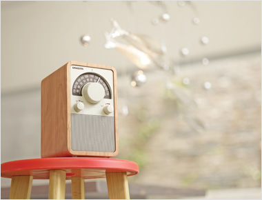 AM & FM Wooden Radio - Walnut