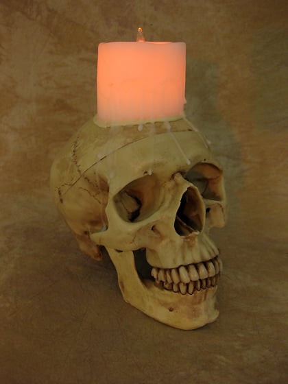 DIS-500 Lighted Skull With Wax Candle