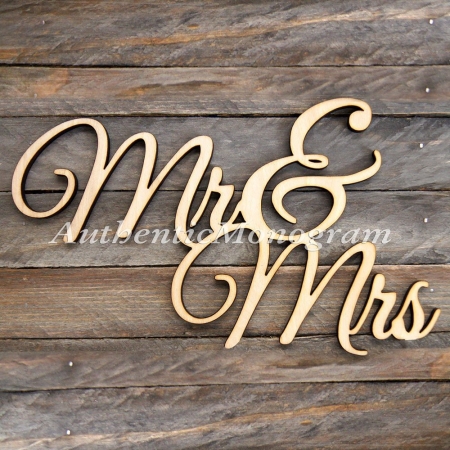 G.DeBrekht 911091P-24 Mr & Mrs Painted Wooden Monogram