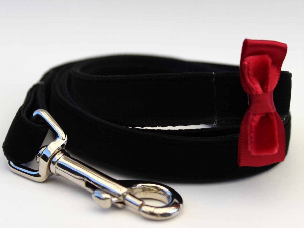 Picture of Bowtie Red Velvet Dog Leash XS/S