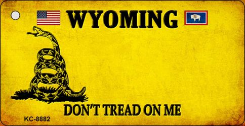 KC-8882 1.5 x 3 in. Wyoming Dont Tread on Me Novelty Metal Key Chain
