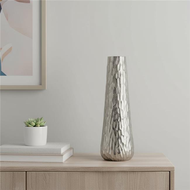 HomeRoots 565438 19 in. Silver Cast Aluminum Carved Geometric Table Vase
